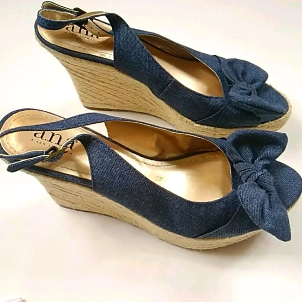 Ana A new approach shoes size 10 never used no tag
